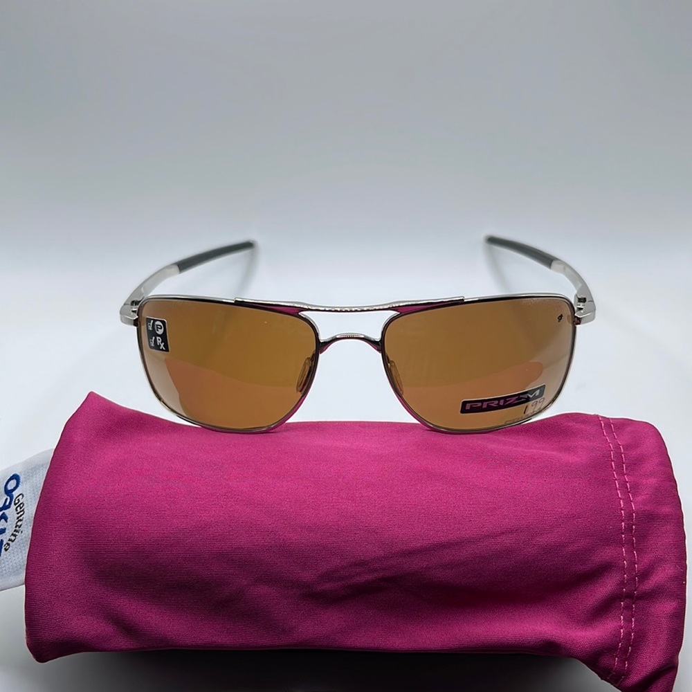 NWOT. Men’s Gauge8 Oakley sunglasses. Shiny silver frames with brown Prizm lens.